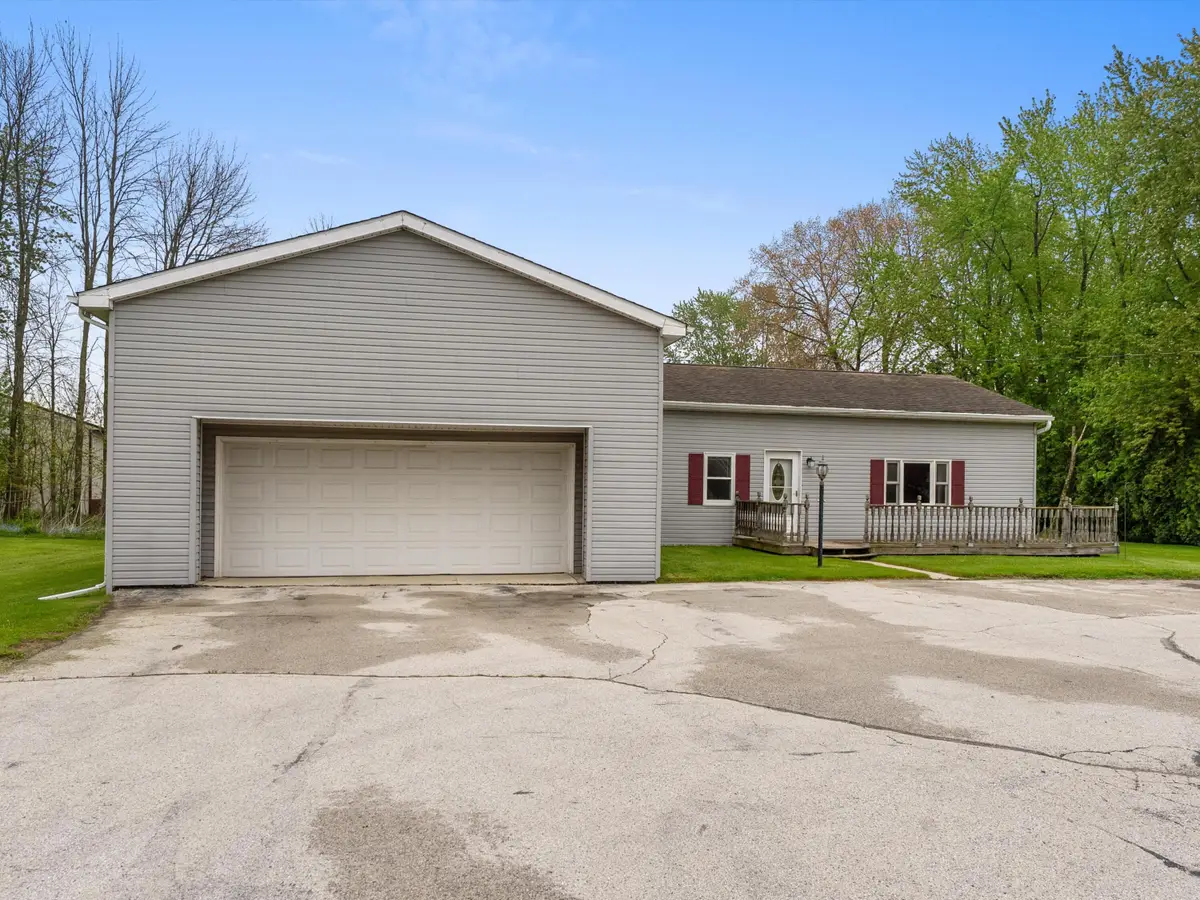 5001 Cth Cr, Newton, WI 54220 - #1
