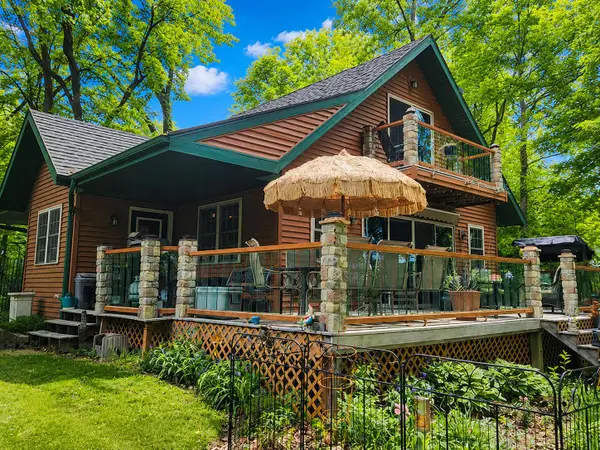 1614 Sugar Island Rd, Summit, WI 53066
