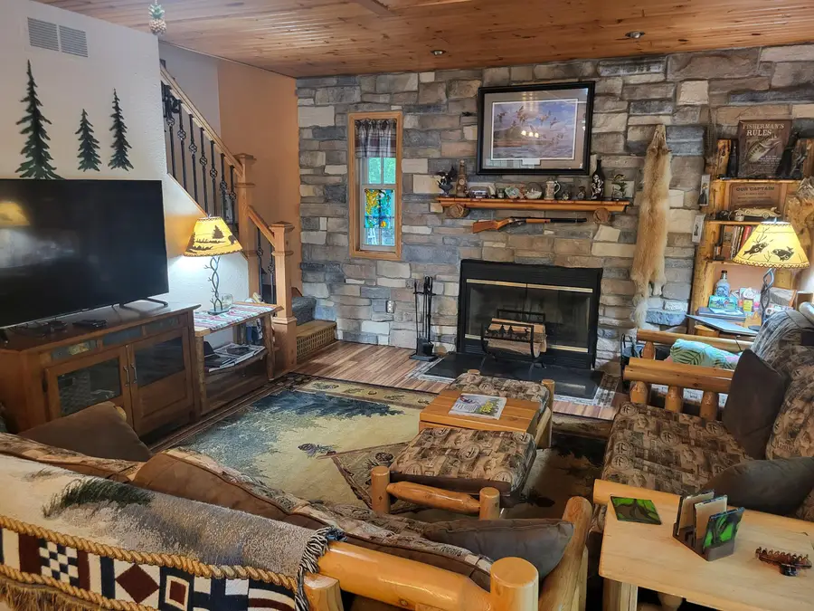 1614 Sugar Island Rd, Summit, WI 53066 - #3