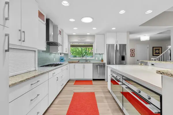 10041 N Holmes Ct, Mequon, WI 53092 - #2