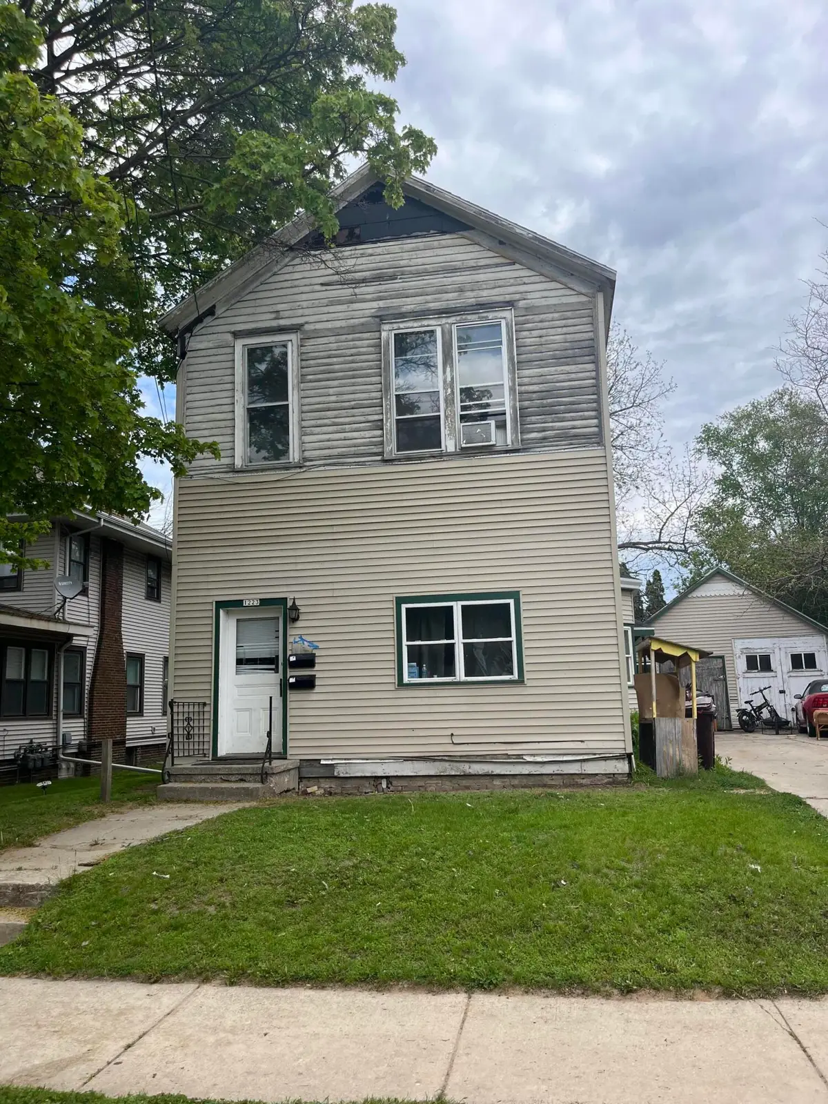 1223 S 8th St, Manitowoc, WI 54220 - #1