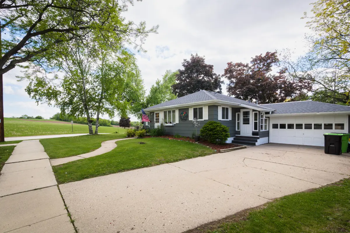 525 Janssen Ave, Mayville, WI 53050 - #1