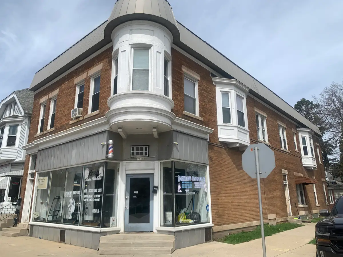 2900 W Arthur Ave, Milwaukee, WI 53215 - #1