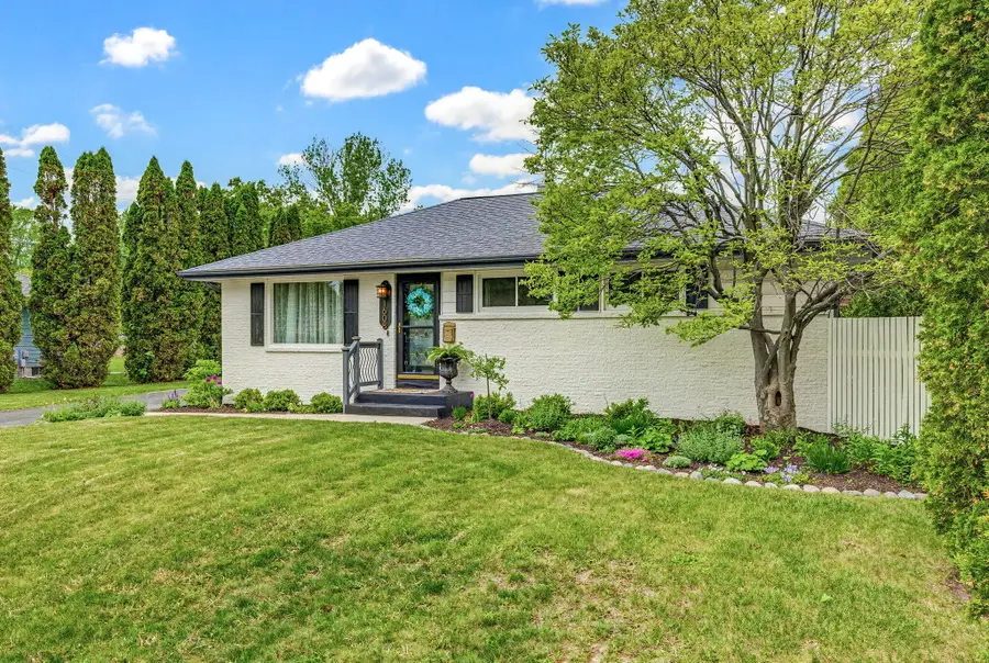 1608 Wind Dale Dr, Caledonia, WI 53402 - #3