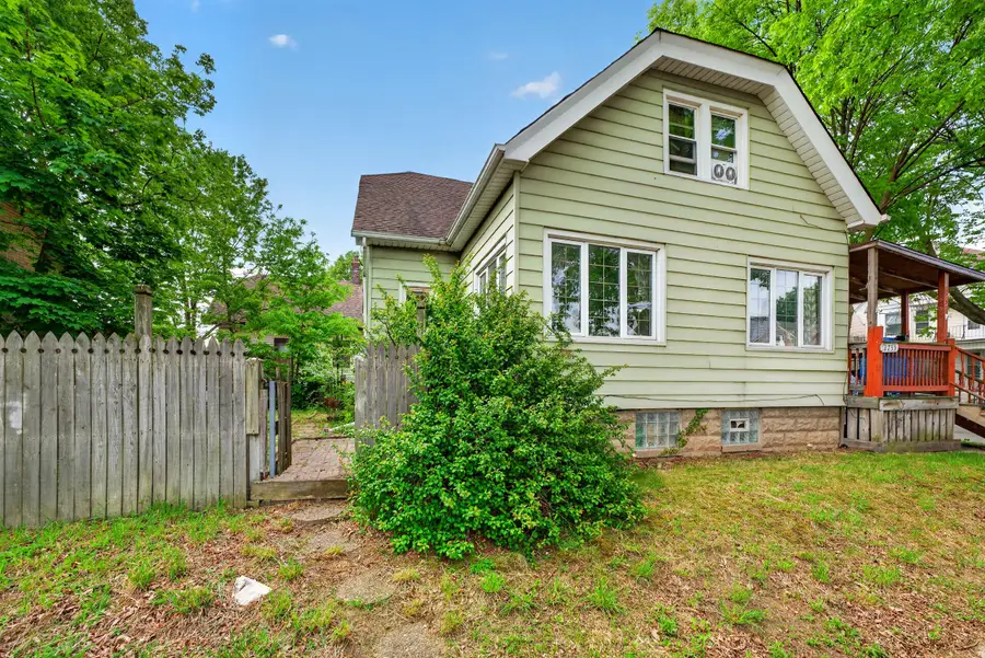 2735 W Harrison Ave, Milwaukee, WI 53215 - #2