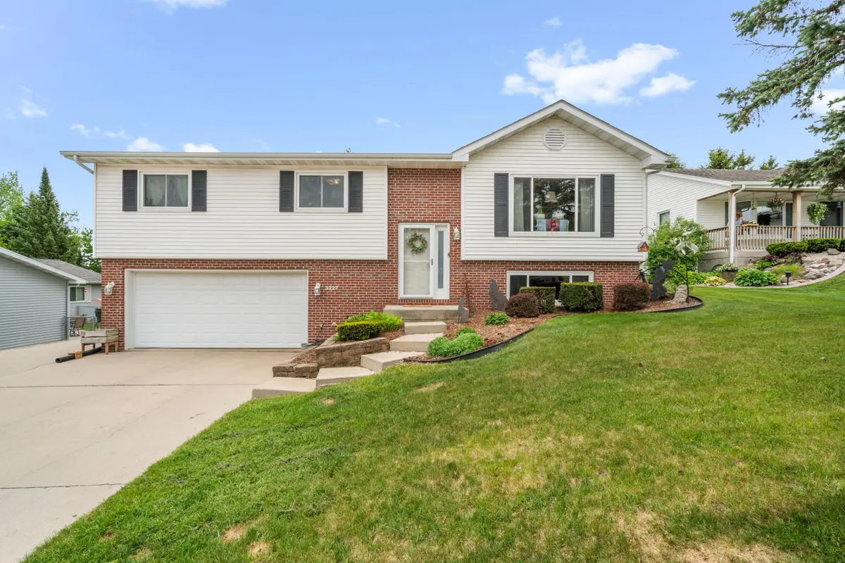 3227 Windsor Pl, West Bend, WI 53090 - #1