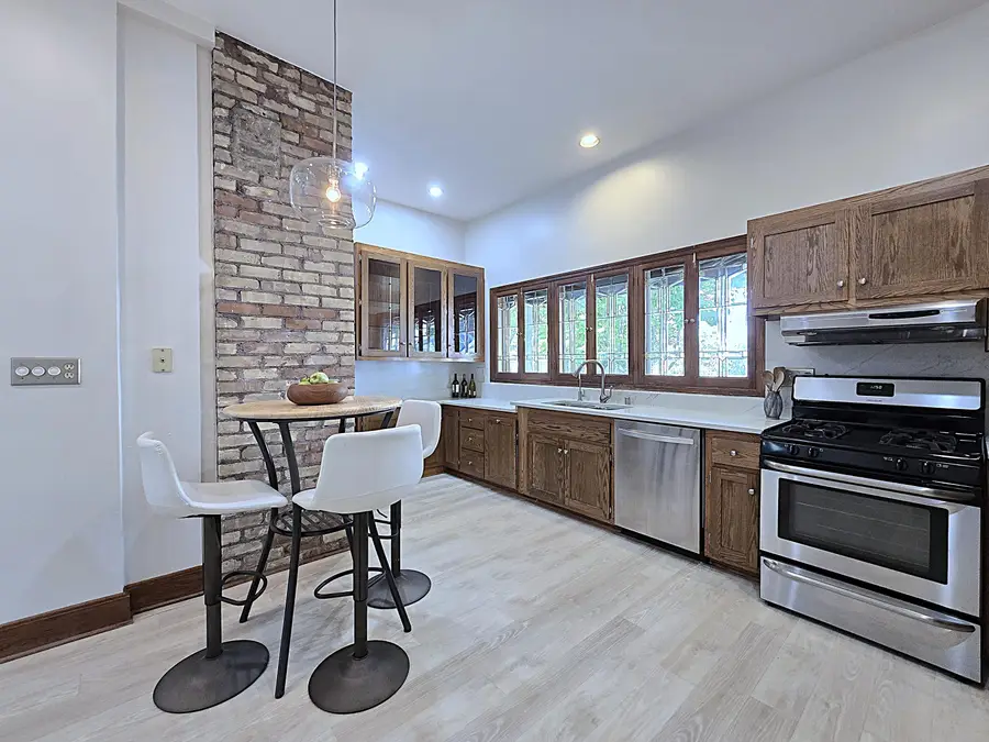 2745 N Summit Ave, Milwaukee, WI 53211 - #3