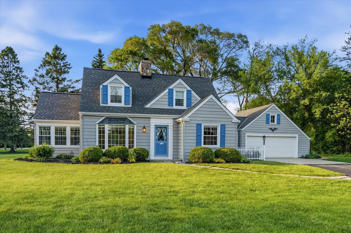 7230 W Freistadt Rd, Mequon, WI 53092 - #1