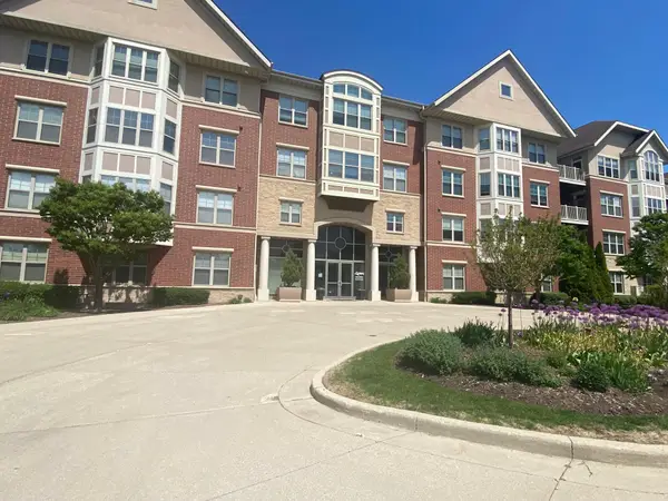 4110 S Lake Dr, Saint Francis, WI 53235