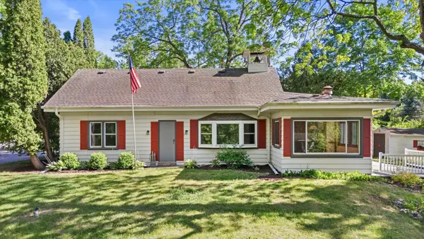 W235S5479 Big Bend Rd, Waukesha, WI 53189