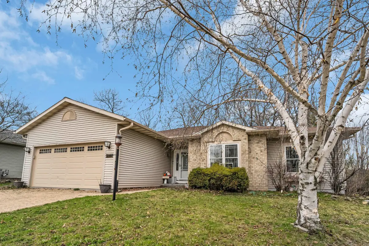 2328 Brookstone Ln, Waukesha, WI 53188 - #1