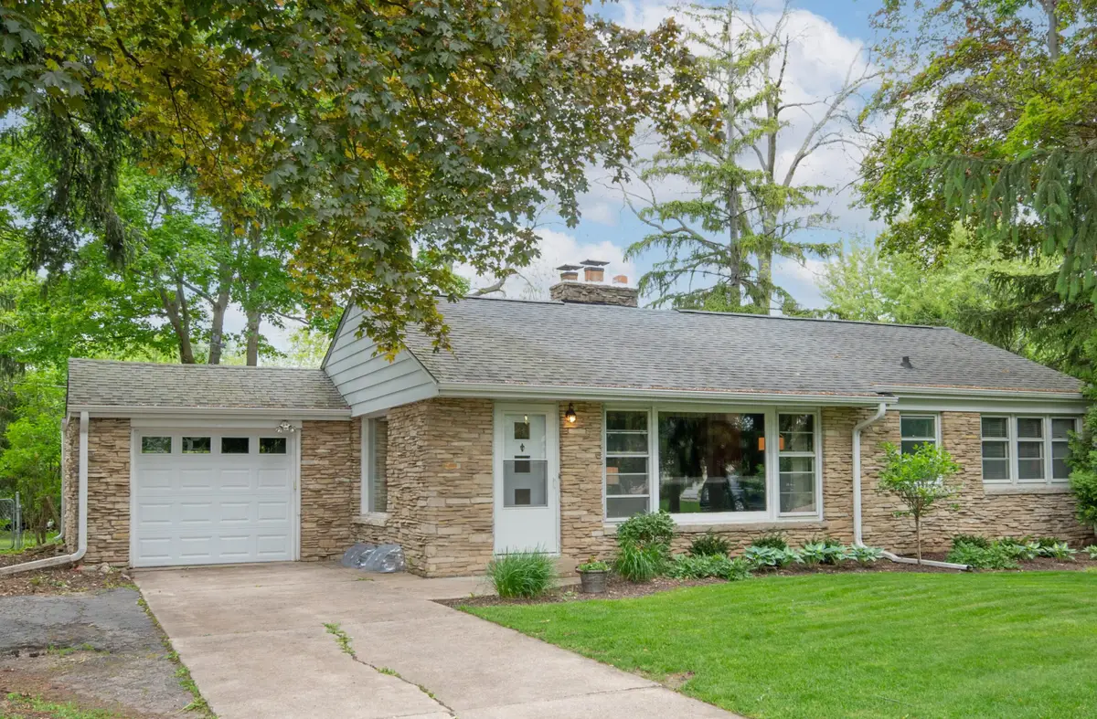 215 Leanore Ln, Brookfield, WI 53005 - #1