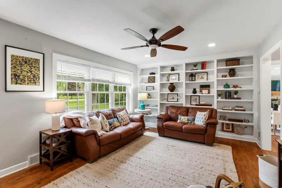 1627 W Fiesta Ln, Mequon, WI 53092 - #2