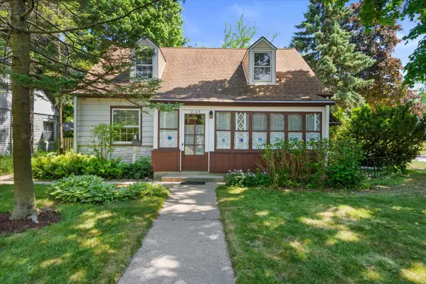 8125 W Dixon St, Milwaukee, WI 53214