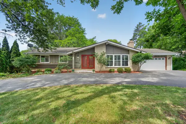 3745 Pilgrim Rd, Brookfield, WI 53005