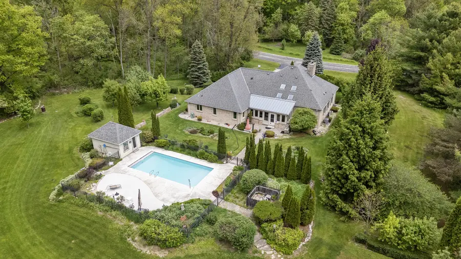 4405 Honeywood Ln, Jackson, WI 53037 - #2