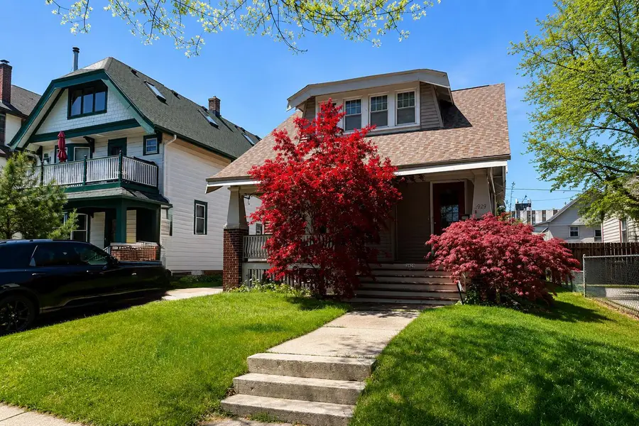 3929 N Maryland Ave, Shorewood, WI 53211 - #2