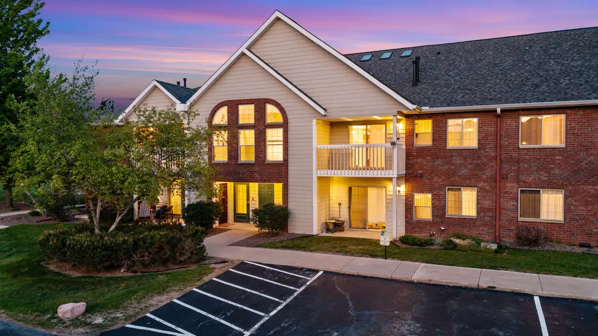 1936 Parknoll Ln, Port Washington, WI 53074 - #1