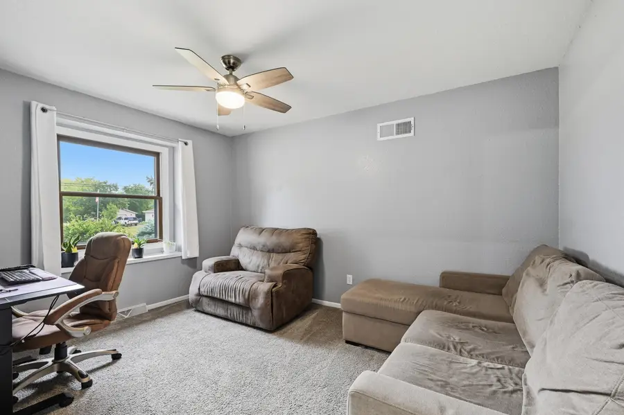925 E Fitzsimmons Rd, Oak Creek, WI 53154 - #3