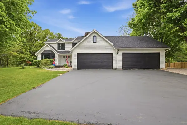 423 Bron Derw Ct, Wales, WI 53183