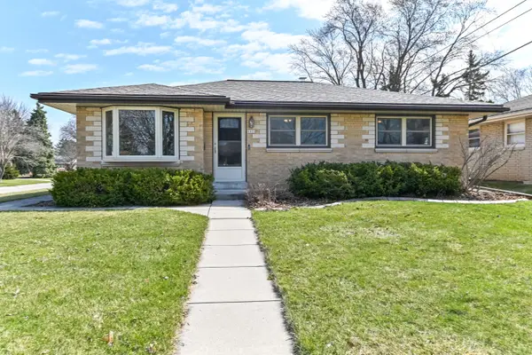 4404 S 63rd St, Greenfield, WI 53220
