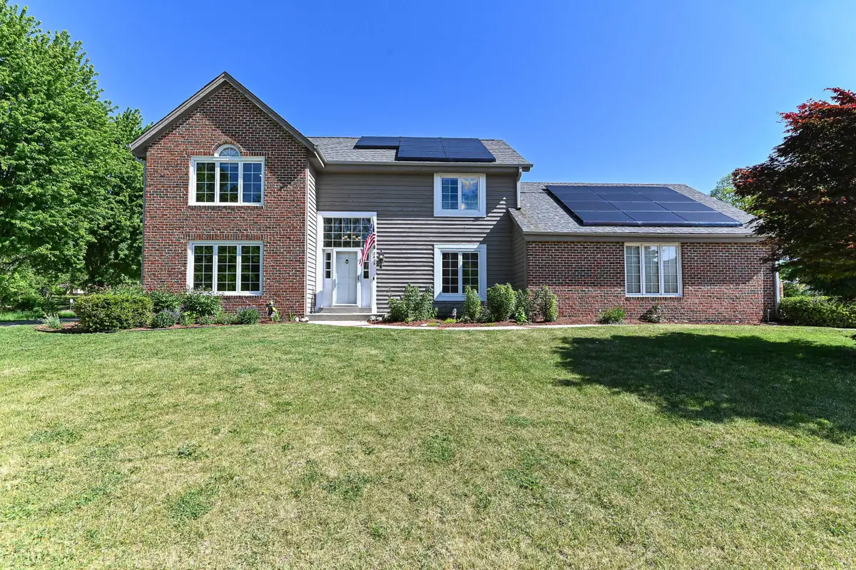 3418 Ridgeline Dr, Waukesha, WI 53188 - #1