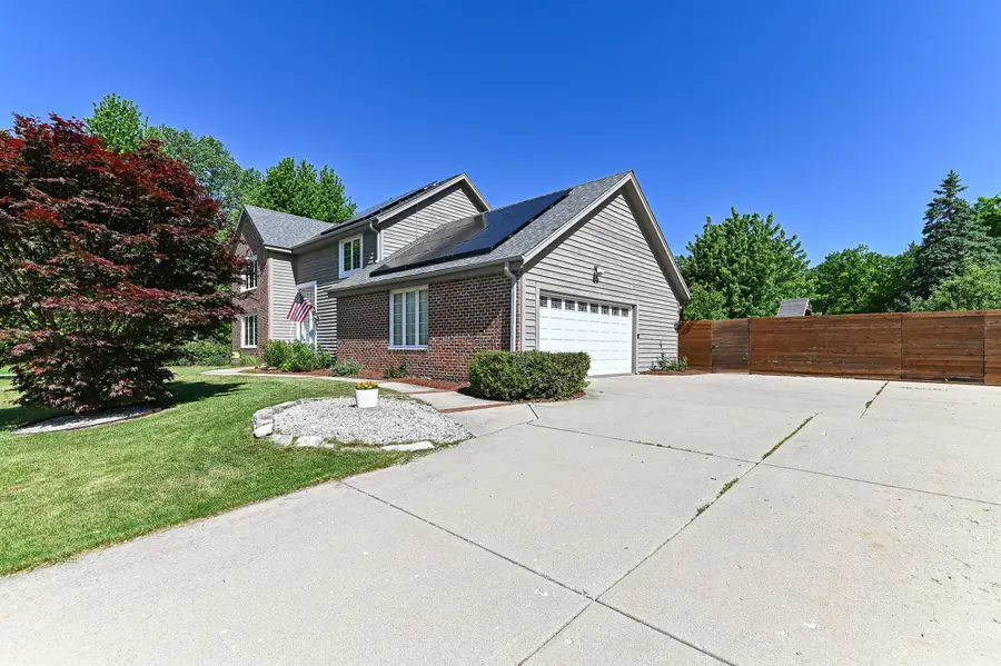 3418 Ridgeline Dr, Waukesha, WI 53188 - #3