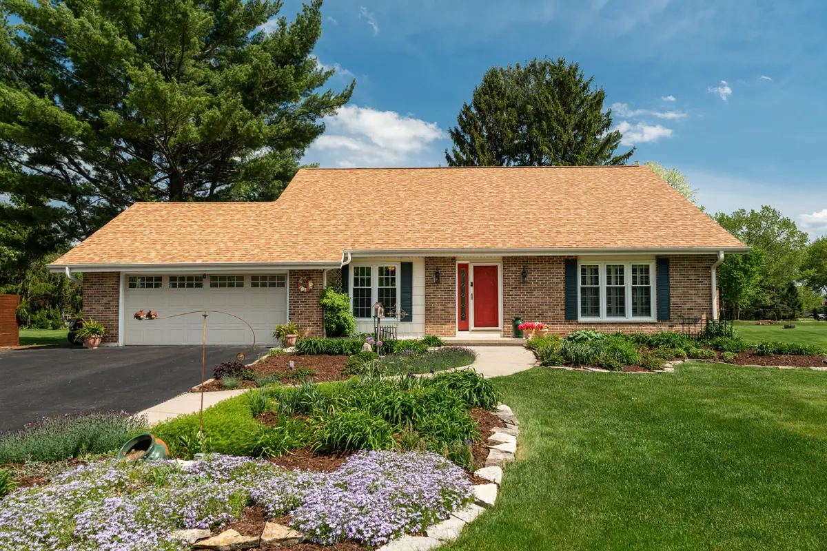 W356N6054 Anchor Ct, Oconomowoc, WI 53066 - #1