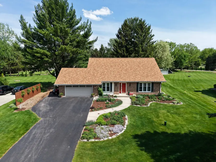 W356N6054 Anchor Ct, Oconomowoc, WI 53066 - #3