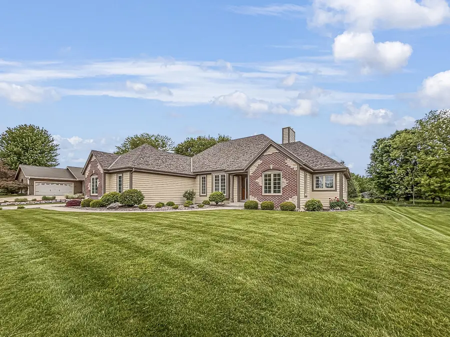 N22W26746 Shooting Star Rd, Pewaukee, WI 53072 - #2