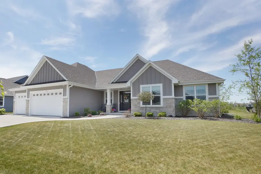1534 Fay Ln, Oconomowoc, WI 53066 - #2