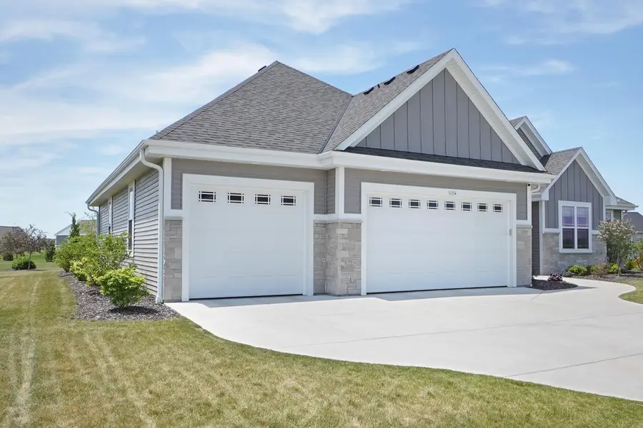 1534 Fay Ln, Oconomowoc, WI 53066 - #3