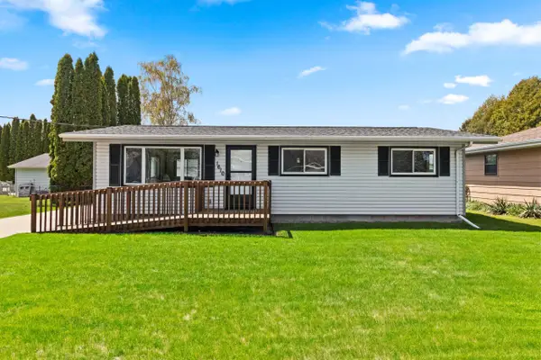 1610 Holly Dr, Manitowoc, WI 54220