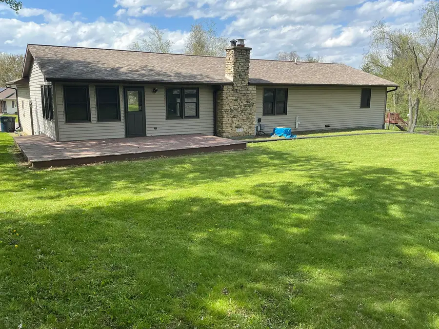 201 Pauquette Dr, Poynette, WI 53955 - #3