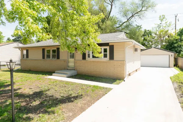 2261 Robinson Dr, Beloit, WI 53511