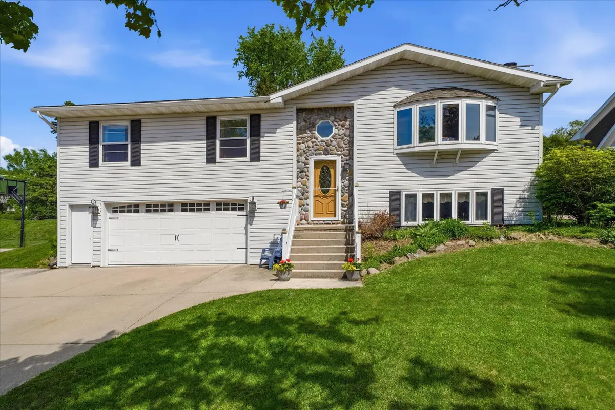 924 N Grant St, Port Washington, WI 53074 - #1