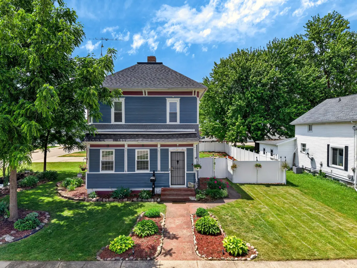 203 Williams St, Randolph, WI 53956 - #1