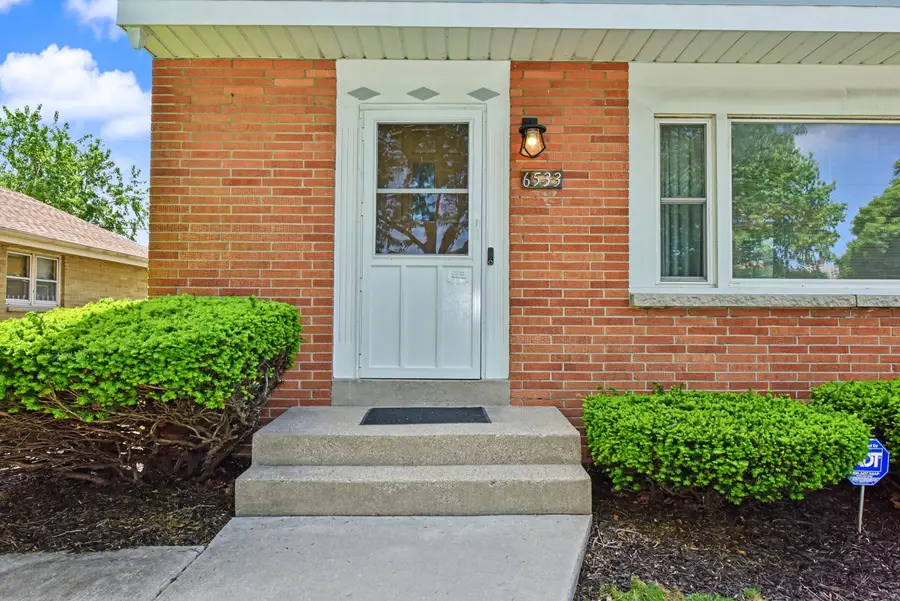 6533 W Medford Ave, Milwaukee, WI 53218 - #2