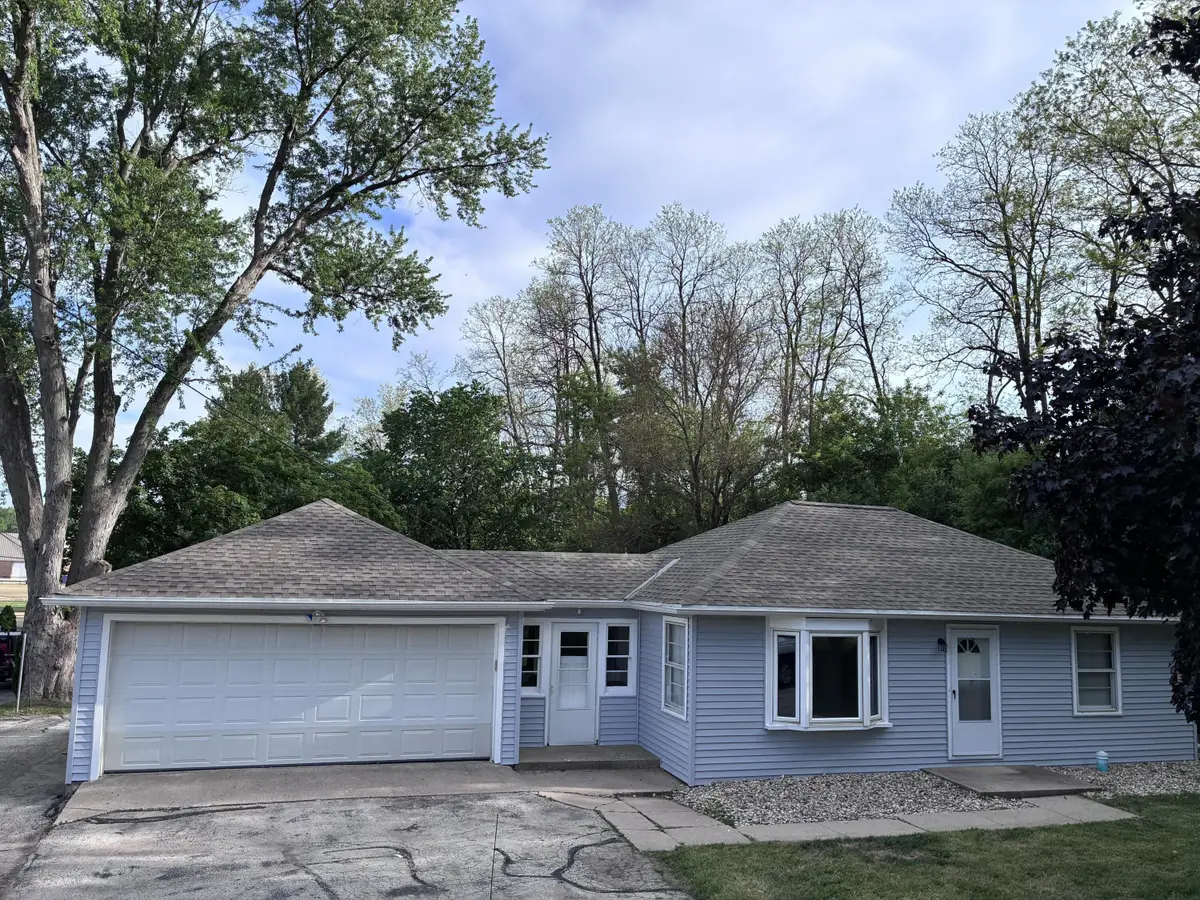 2407 Summit Ave, Waukesha, WI 53188 - #1