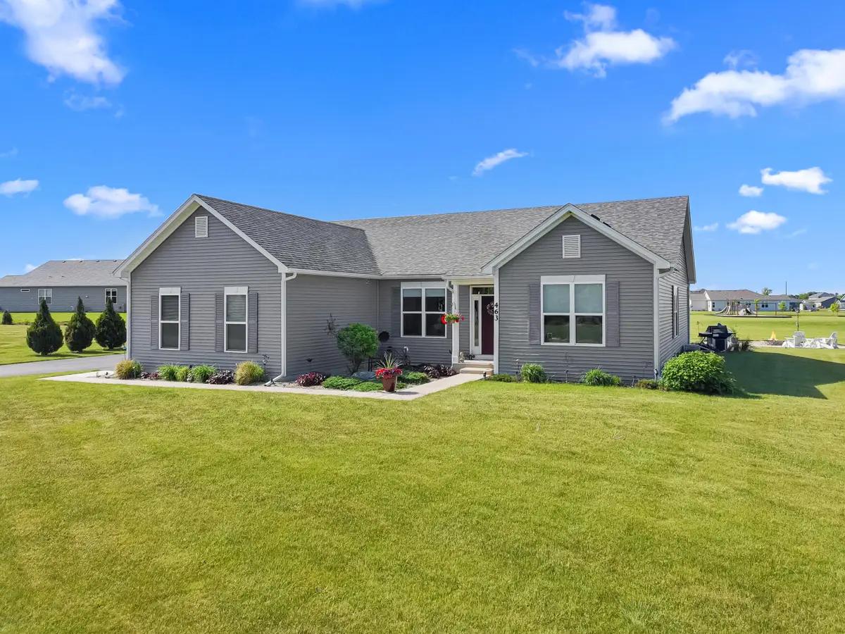 463 Chasefield Dr, Williams Bay, WI 53191 - #1