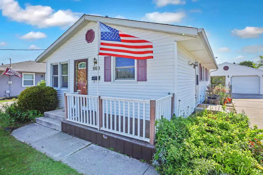1109 S 36th St, Manitowoc, WI 54220 - #2