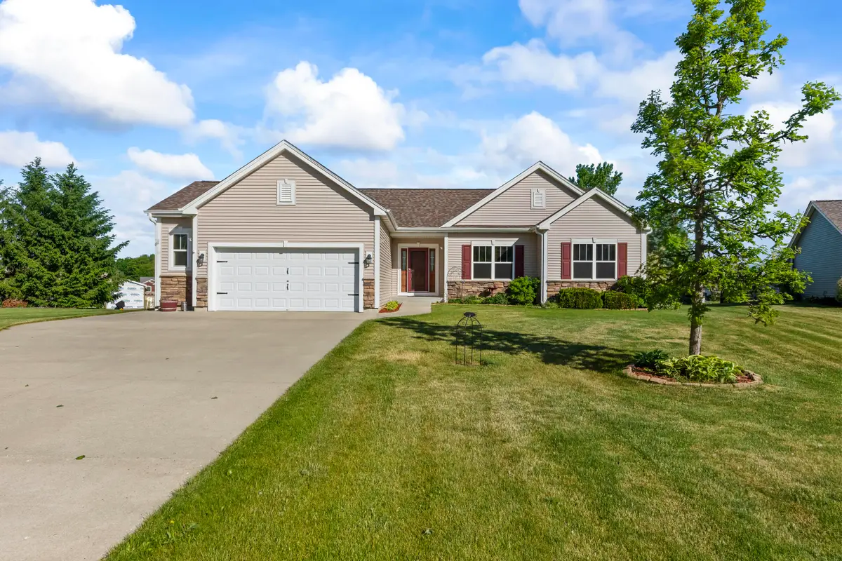 N7933 Forest Dr, Ixonia, WI 53036 - #1