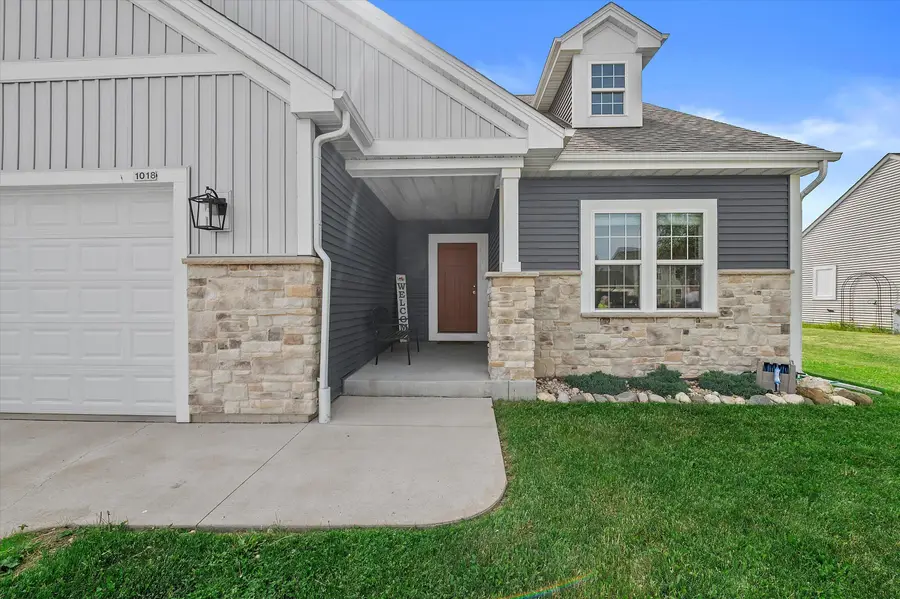 1018 Cascade Cir, Hartford, WI 53027 - #2