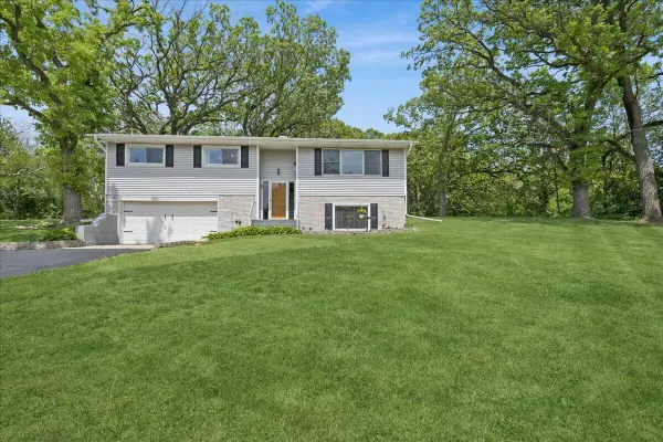 W6086 Water Tower Pl, Walworth, WI 53184