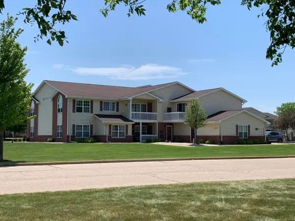 25111 87th St, Salem Lakes, WI 53168