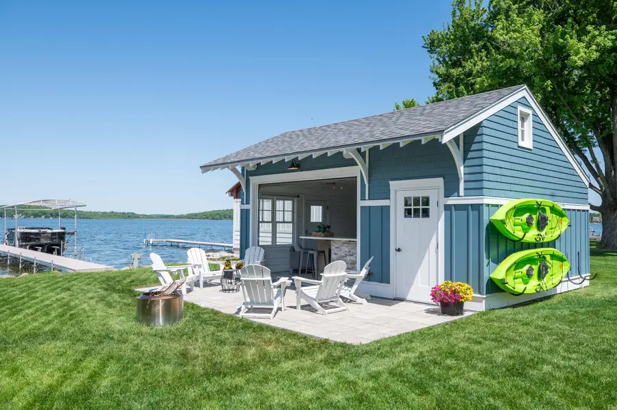 W267N2937 Peterson Dr, Pewaukee, WI 53072 - #2