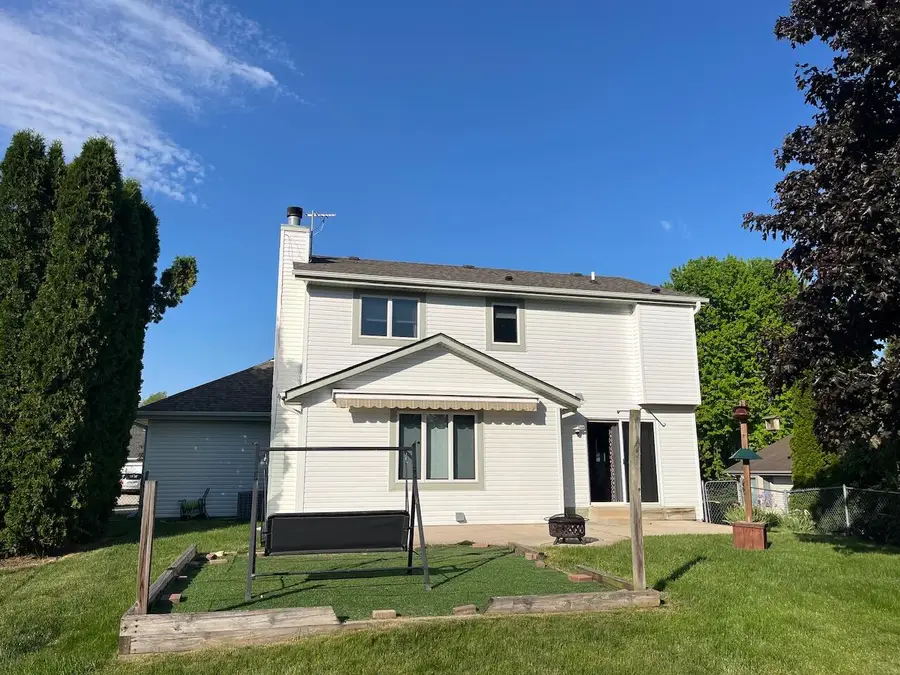 241 Quail Cir, West Bend, WI 53095 - #3