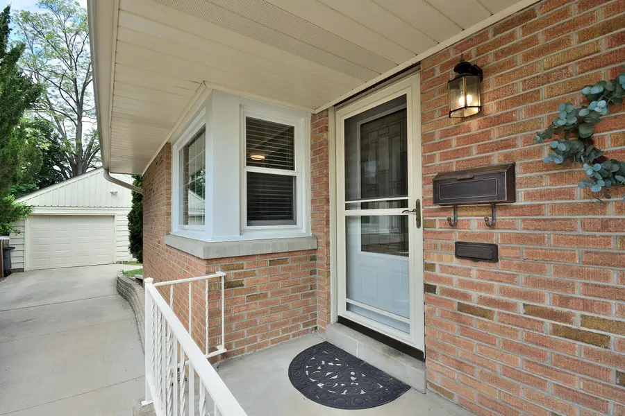 122 N Maple Ter, Oconomowoc, WI 53072 - #2