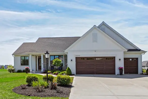 W223N4688 Seven Oaks Dr, Pewaukee, WI 53072