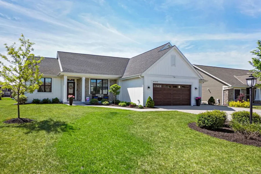 W223N4688 Seven Oaks Dr, Pewaukee, WI 53072 - #2